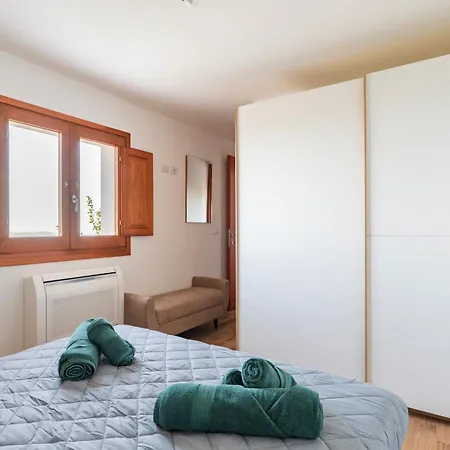 S'essia De Su Santu 1 *